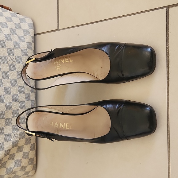 Authentic Chanel Black Cap Toe Slingback Calfskin Leather Pumps Size 38.5 - Picture 1 of 14